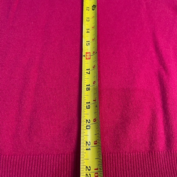 Uniqlo Women's Crewneck Sweater - Bright Fuchsia Pink - Picture 6 of 6